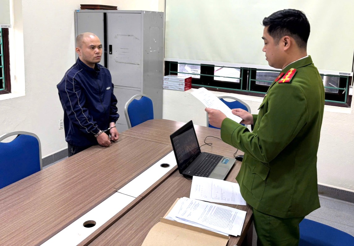 Không có tiền tiêu xài, gã thanh niên lên kế hoạch cướp tiệm vàng chiều mùng 5 Tết- Ảnh 1.