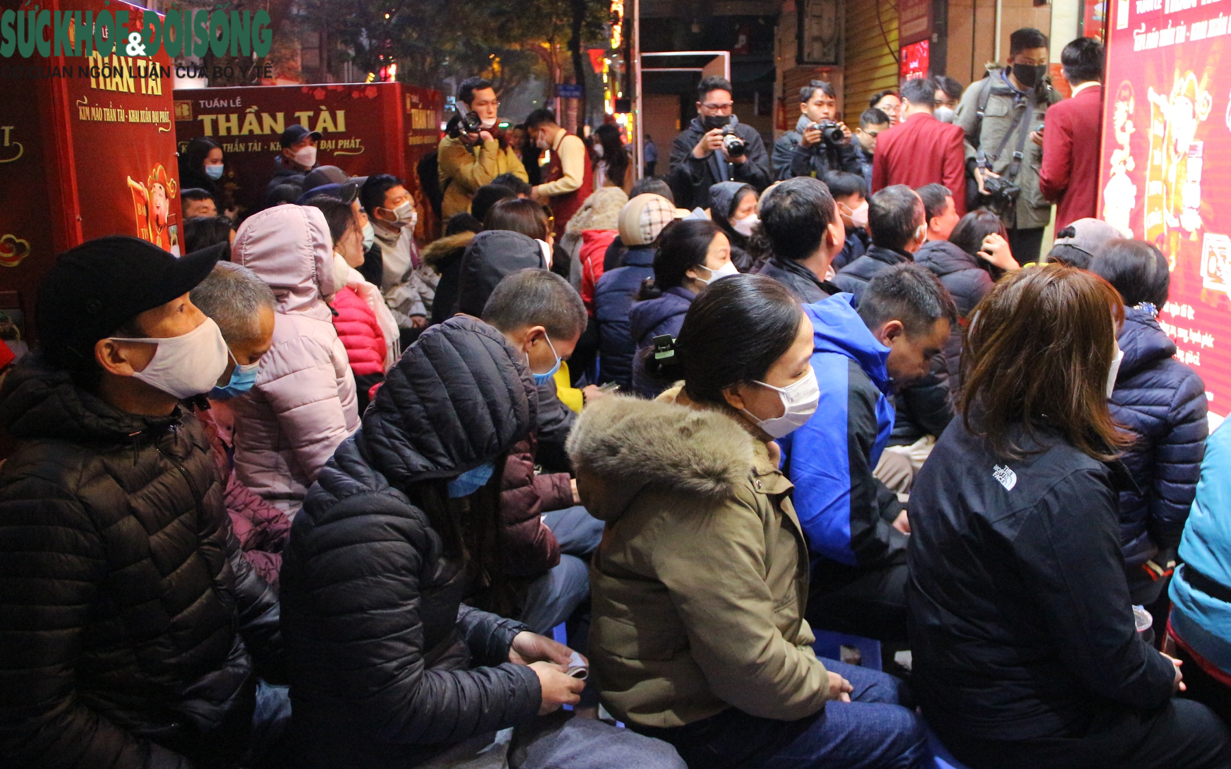 Chốt giá vàng hôm nay ngày 25/2 tăng mạnh trước vía Thần Tài- Ảnh 2. Người mua vàng ngày vía Thần Tài cần biết ngay kẻo mất tiền mất lộc