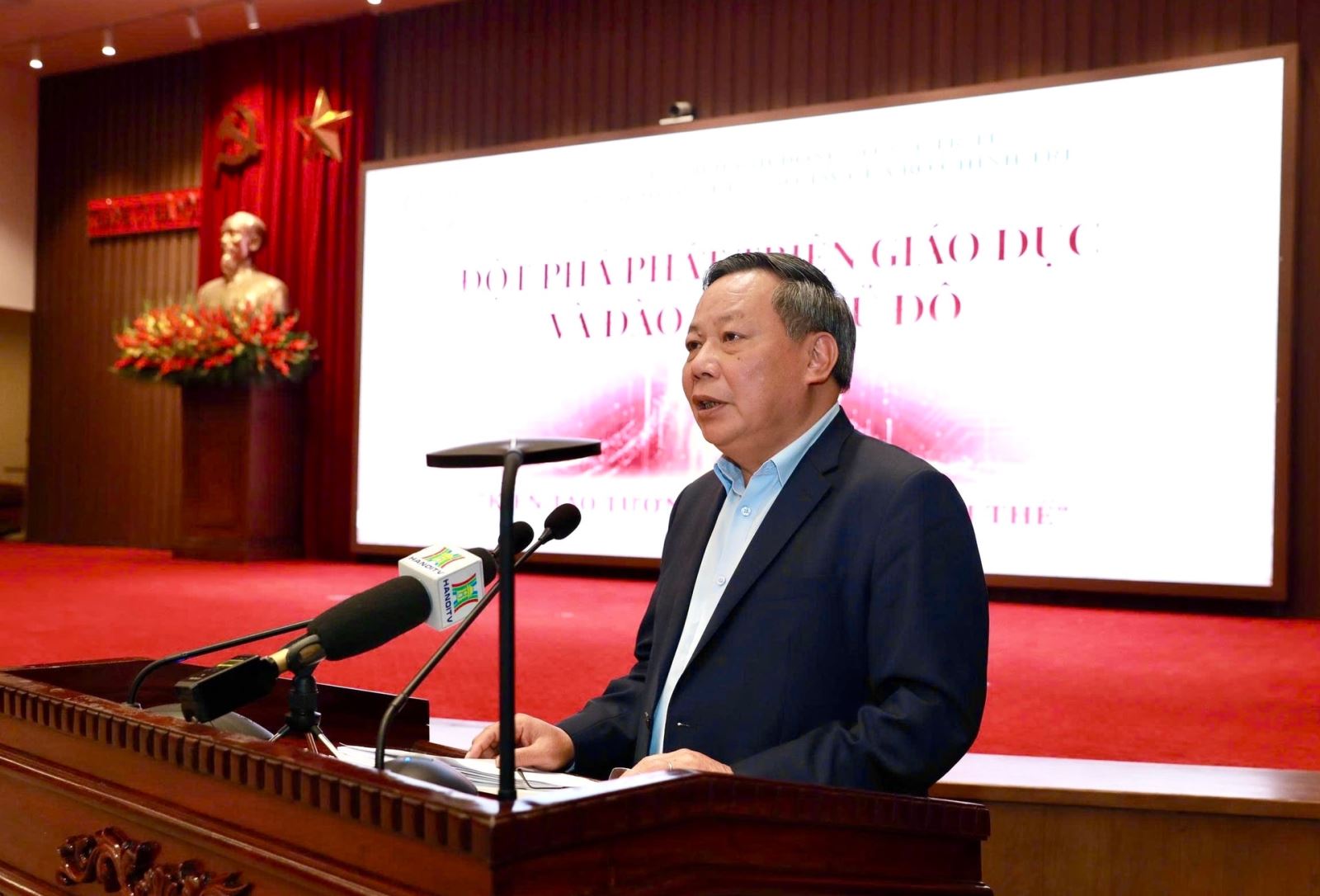 Hà Nội dự định mua ‘siêu máy’ nghìn tỷ điều trị ung thư- Ảnh 1.