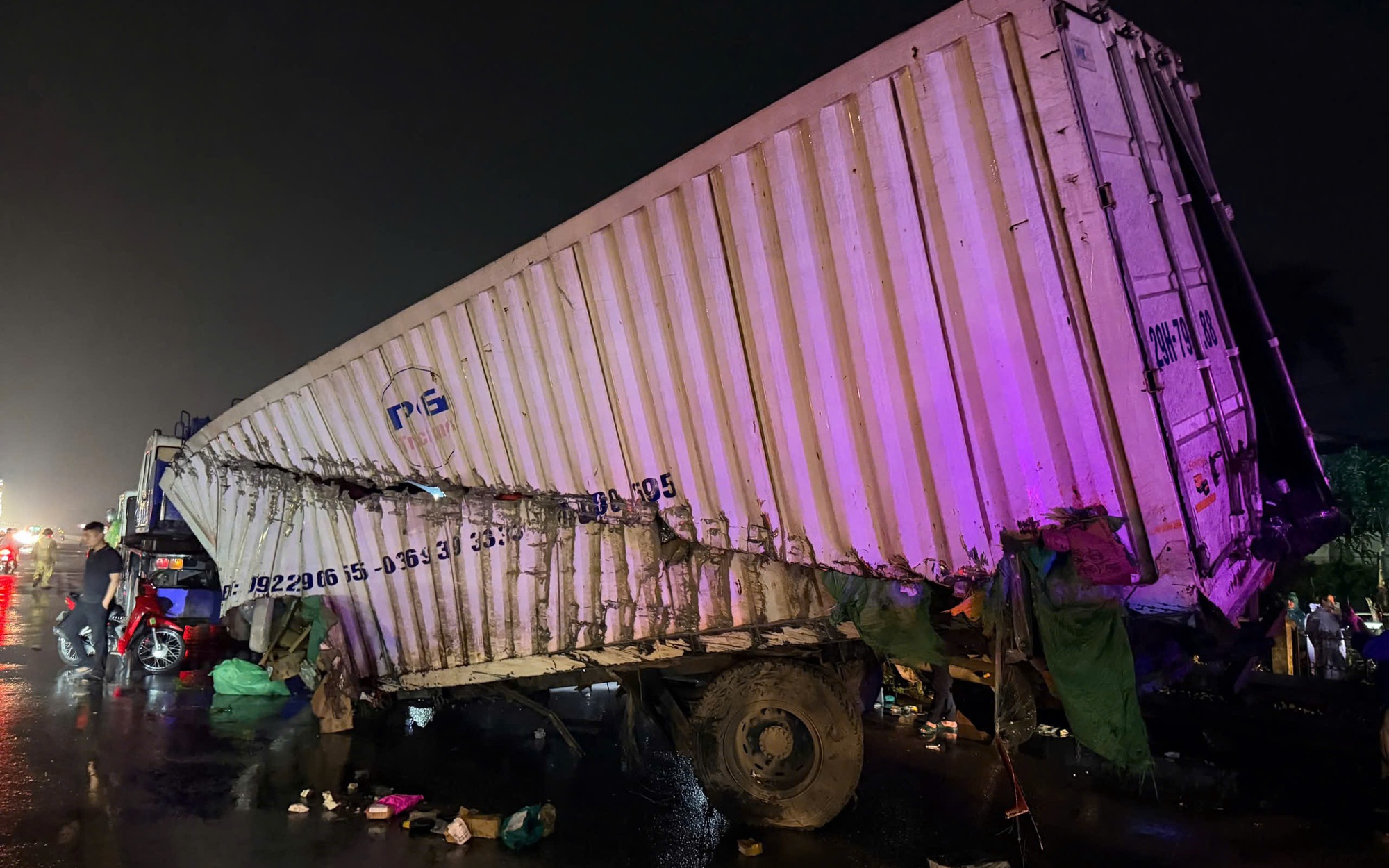 Liên tiếp xảy ra tai nạn đường sắt, Cục CSGT khuyến cáo những điều này- Ảnh 1. Liên tiếp xảy ra tai nạn đường sắt, Cục CSGT khuyến cáo những điều này- Ảnh 1.