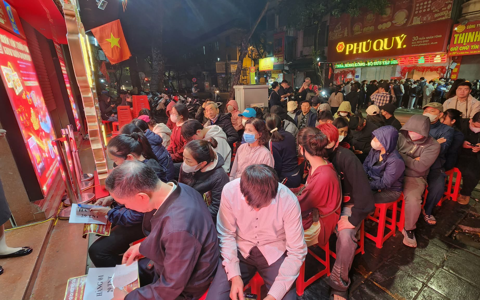 Ngày vía Thần Tài 2026: Vàng "siêu nhỏ" hút khách