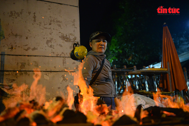 TP Hồ Chí Minh: Phố cá lóc thâu đêm đỏ lửa phục vụ ngày vía Thần Tài- Ảnh 3.