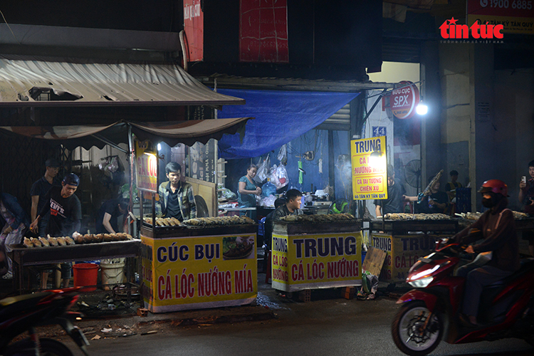 TP Hồ Chí Minh: Phố cá lóc thâu đêm đỏ lửa phục vụ ngày vía Thần Tài- Ảnh 7.