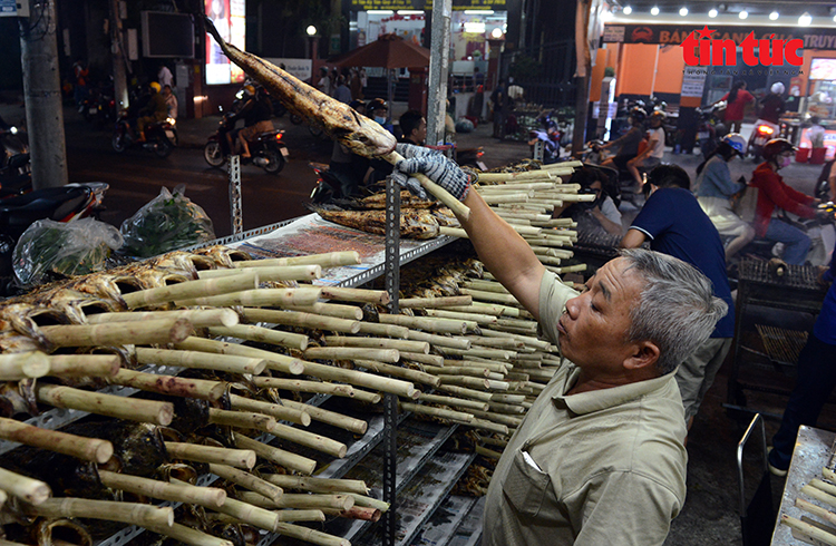 TP Hồ Chí Minh: Phố cá lóc thâu đêm đỏ lửa phục vụ ngày vía Thần Tài- Ảnh 10.