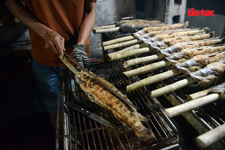 TP Hồ Chí Minh: Phố cá lóc thâu đêm đỏ lửa phục vụ ngày vía Thần Tài- Ảnh 14.