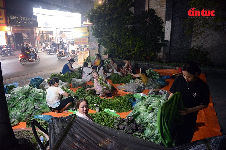 TP Hồ Chí Minh: Phố cá lóc thâu đêm đỏ lửa phục vụ ngày vía Thần Tài- Ảnh 9.