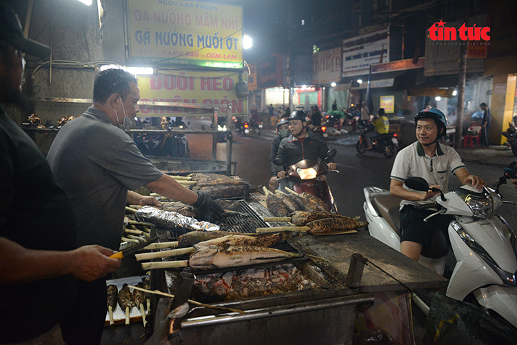 TP Hồ Chí Minh: Phố cá lóc thâu đêm đỏ lửa phục vụ ngày vía Thần Tài- Ảnh 12.