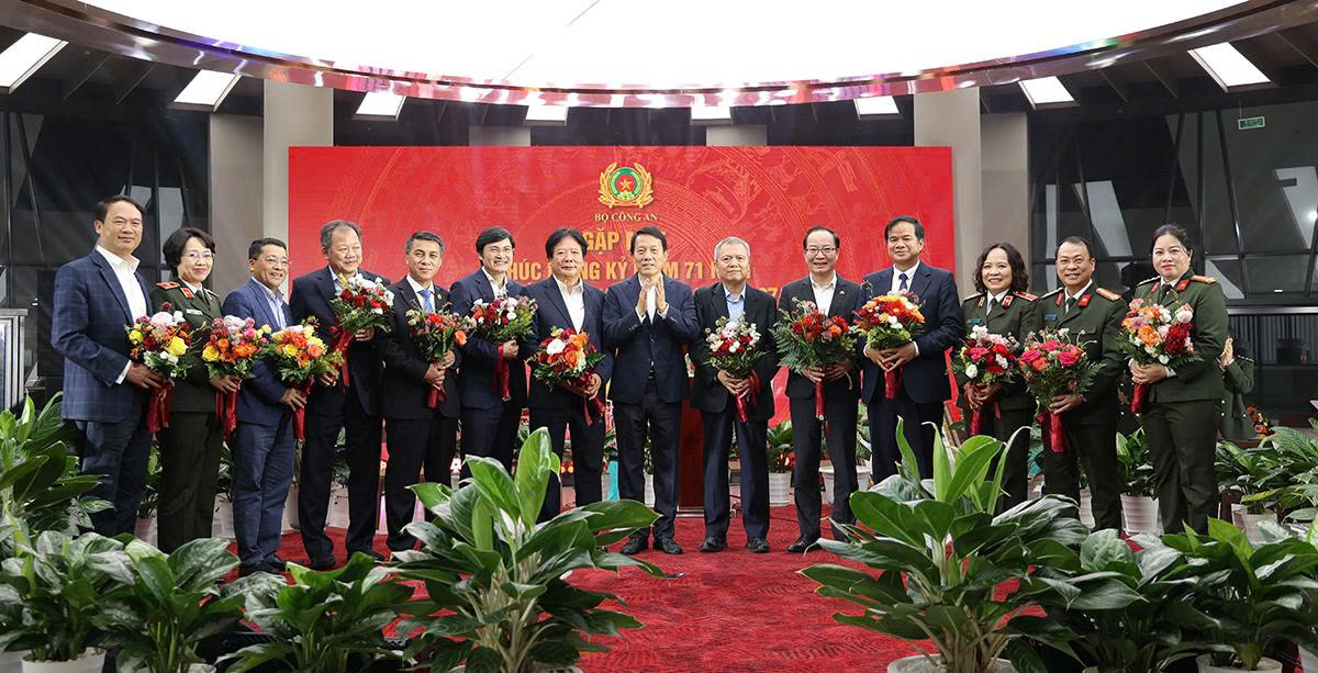 Tiếp tục phối hợp chặt chẽ giữa 2 ngành Công an và Y tế để tạo dấu ấn thiết thực vì sức khỏe nhân dân- Ảnh 5.