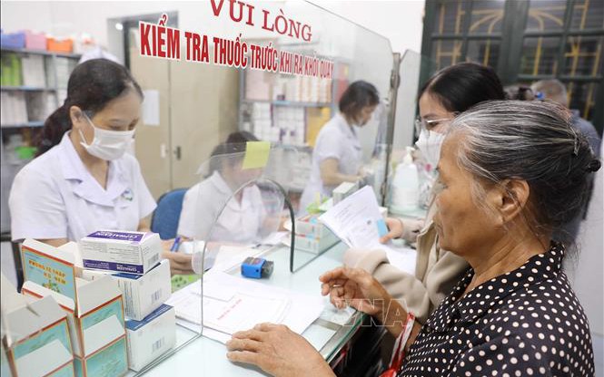 Chuyên gia đề xuất giải pháp giảm áp lực chi phí điều trị ung thư tại Việt Nam- Ảnh 3. Đề xuất bổ sung thêm nhiều thuốc vào danh mục BHYT chi trả, có 30 thuốc điều trị ung thư