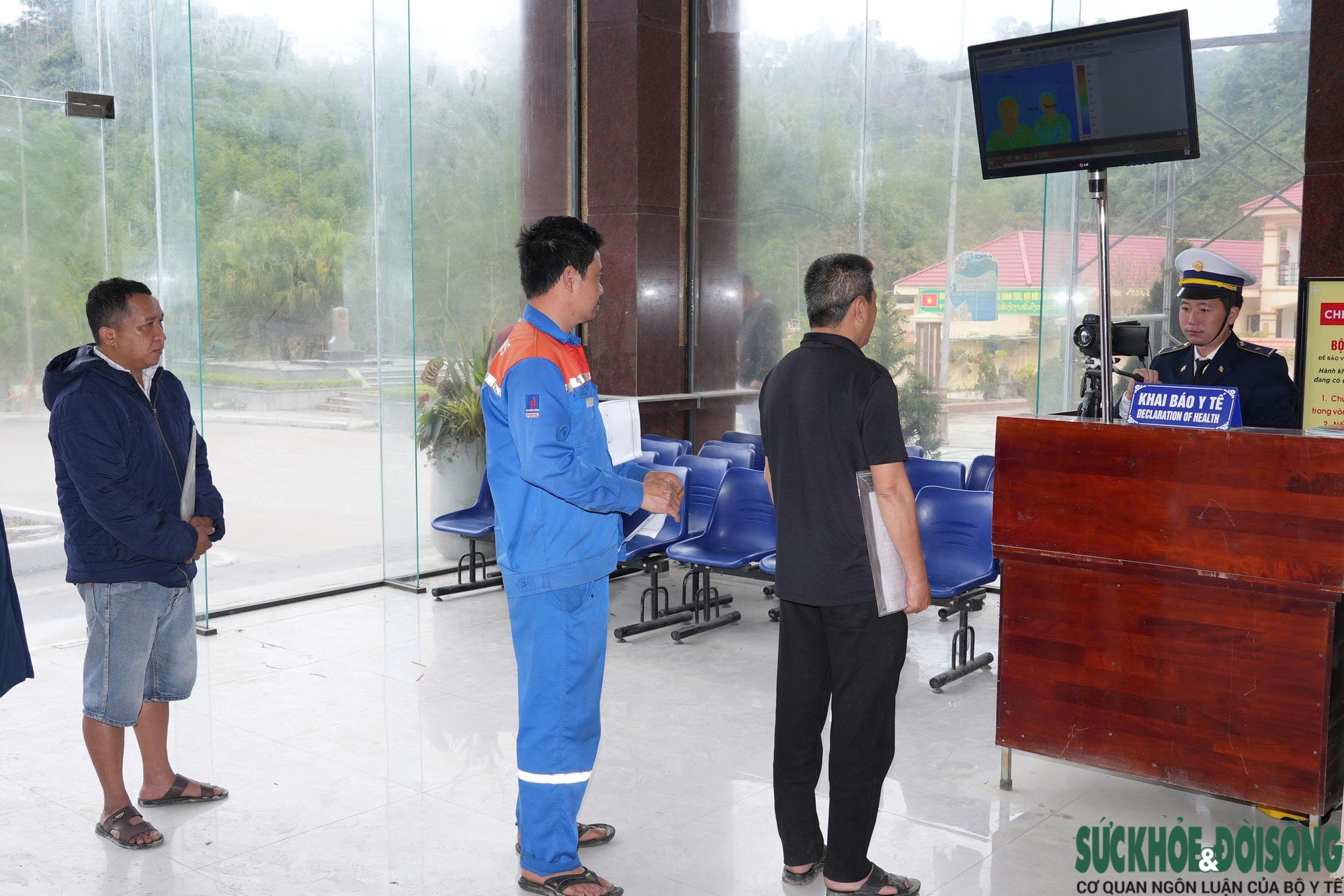 Vợ chồng bác sĩ người Mông lặng thầm ‘gác cổng bệnh tật’ miền biên viễn- Ảnh 4.