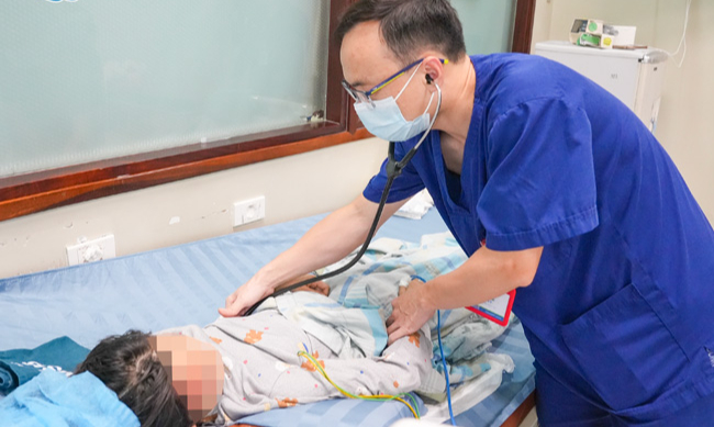 Nhận diện bệnh gây nguy hiểm đến tính mạng trẻ em trong thời gian ngắn nhưng có triệu chứng mệt, đau bụng, nôn, sốt…thông thường- Ảnh 1.