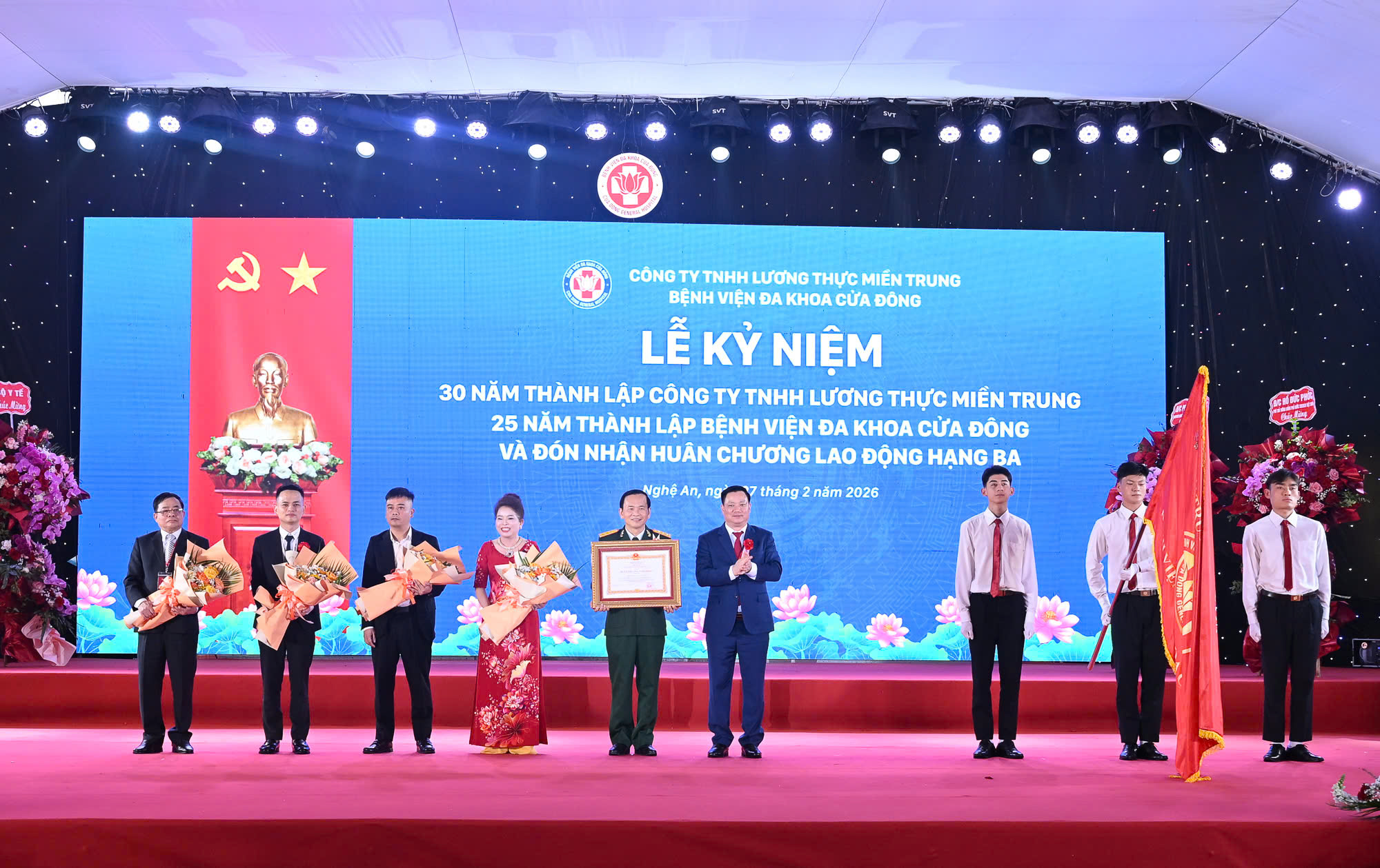 Bệnh viện Đa khoa Cửa Đông đón nhận Huân chương Lao động hạng Ba- Ảnh 1. Bệnh viện Đa khoa Cửa Đông đón nhận Huân chương Lao động hạng Ba- Ảnh 1.