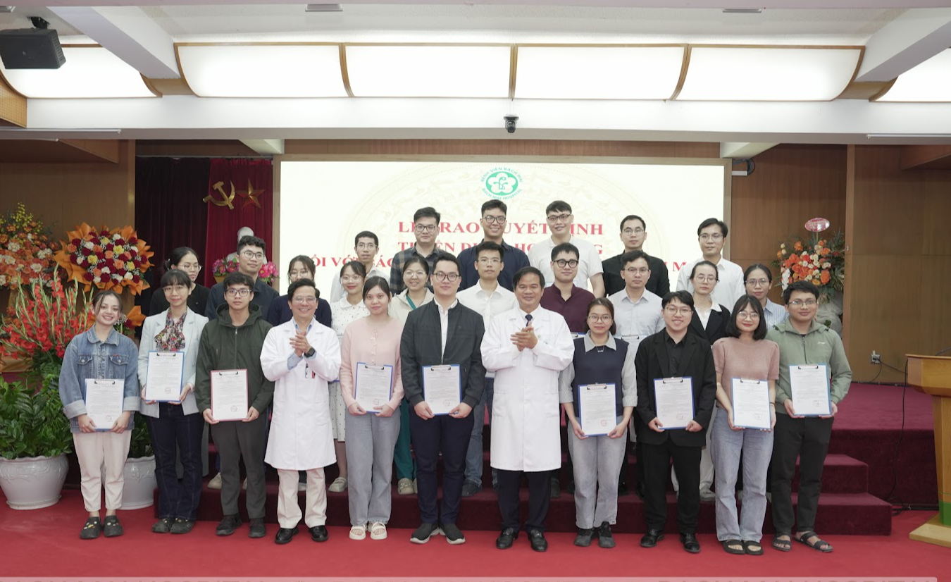 PGS.TS Đào Xuân Cơ: 'Bạch Mai không hứa hẹn sự nhàn nhã nhưng trao cơ hội để bác sĩ nội trú trưởng thành nhanh, ý nghĩa'
- Ảnh 3.