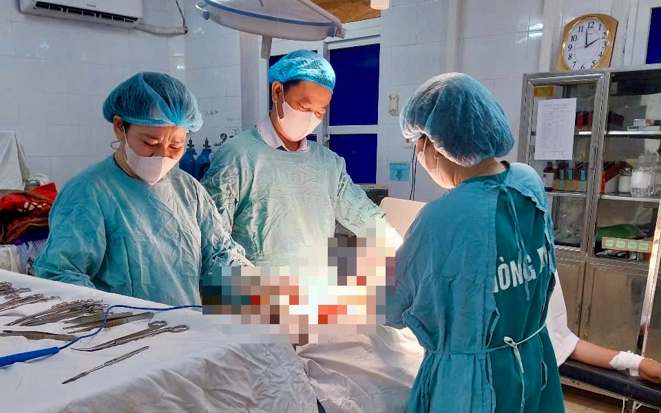 Người phụ nữ có khối u xơ tử cung to như quả bưởi