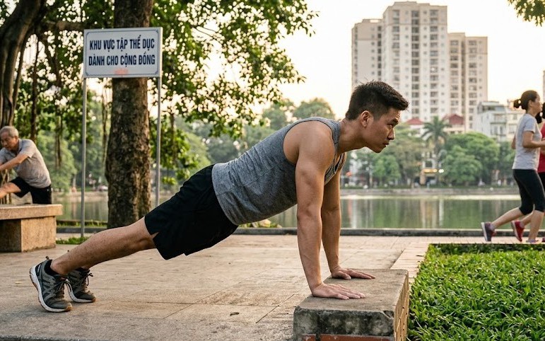 Chạy bộ bao lâu thì mỡ bụng bắt đầu giảm?- Ảnh 1. 5 bài tập buổi sáng giảm mỡ bụng hiệu quả hơn tập gym sau tuổi 55