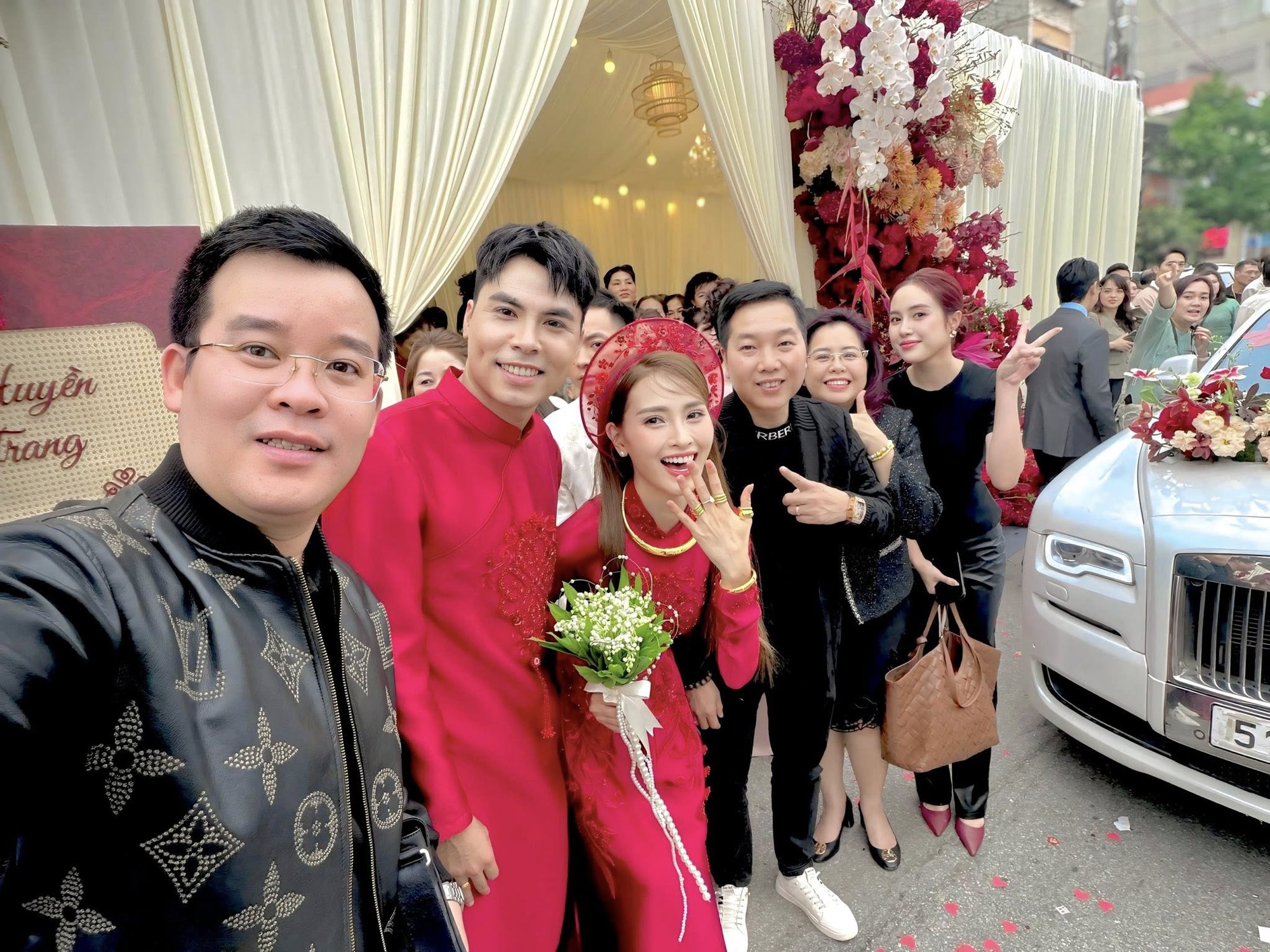 Đám hỏi ở quê nhà của Huyền Trang Mù Tạt và cầu thủ Đức Huy- Ảnh 1.