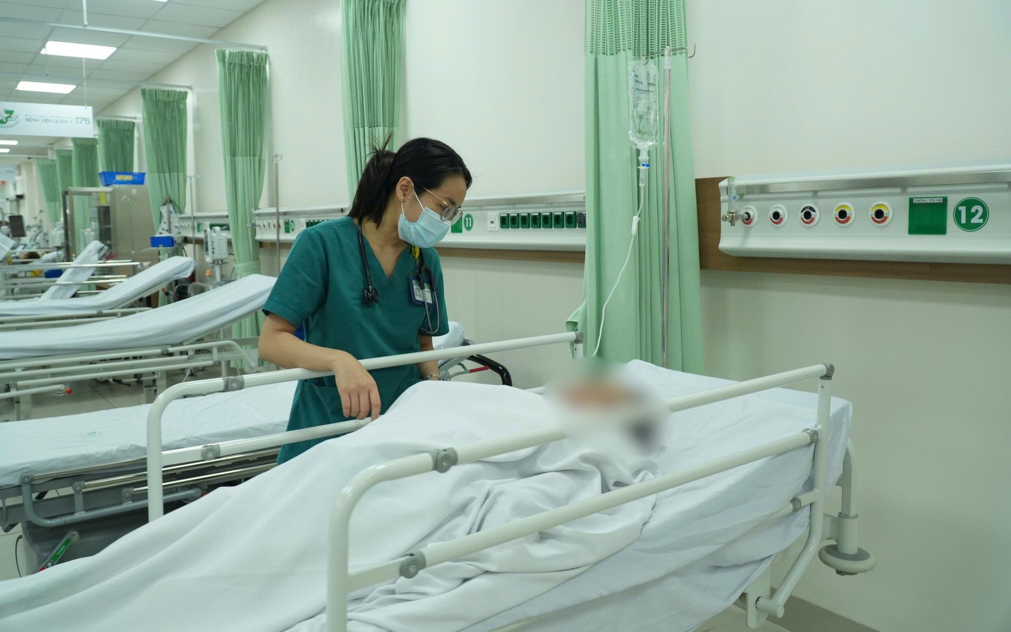 TPHCM: Nhiều người nghi ngộ độc sau khi ăn bánh mì