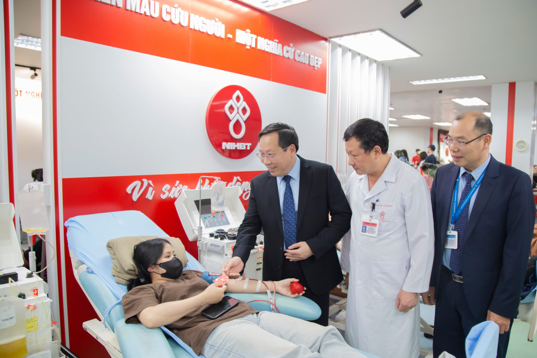 Phó Chủ tịch Quốc hội thăm, chúc mừng Viện Huyết học - Truyền máu Trung ương và Bệnh viện E- Ảnh 6. Phó Chủ tịch Quốc hội thăm, chúc mừng Viện Huyết học - Truyền máu Trung ương và Bệnh viện E- Ảnh 6.