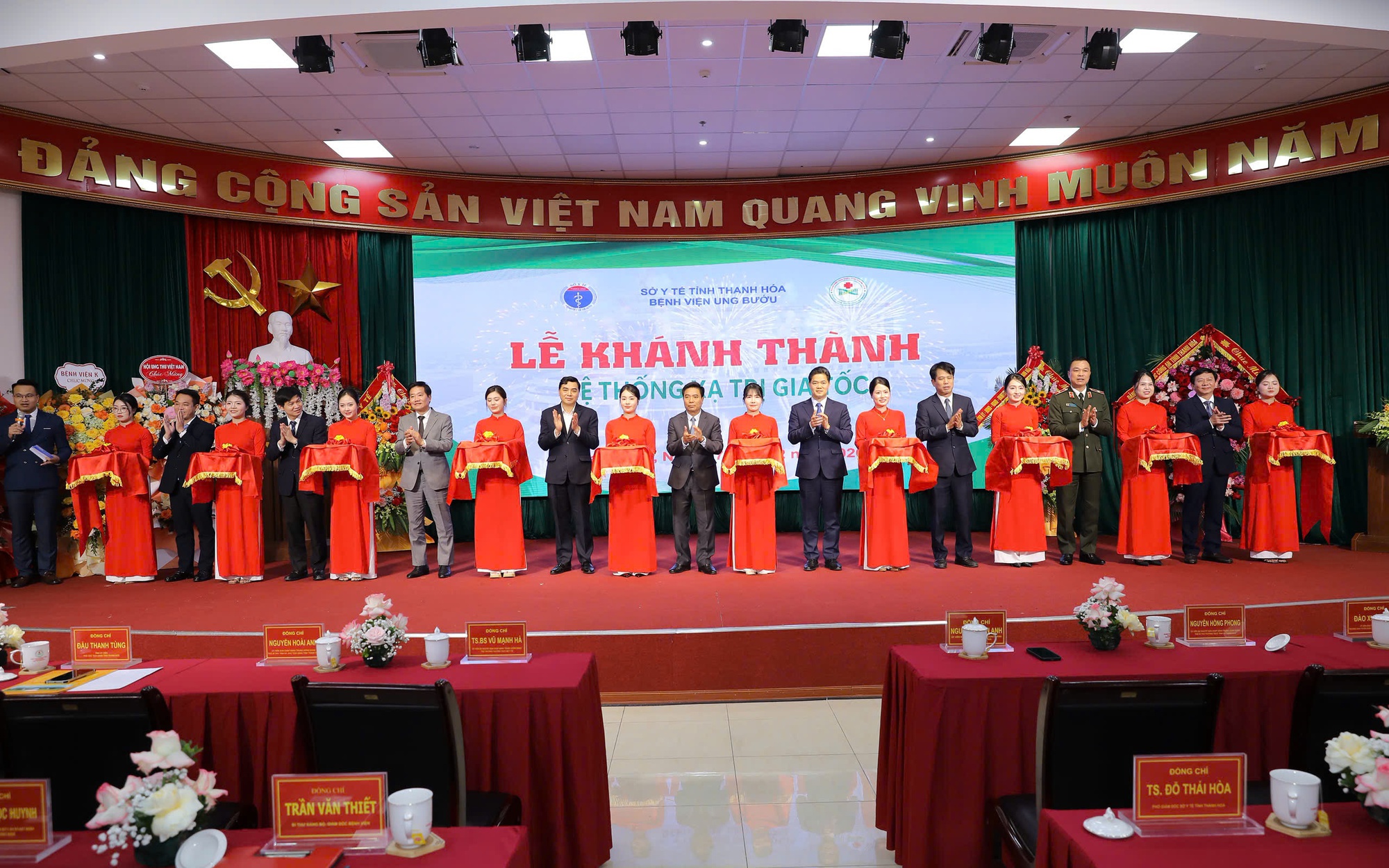 Thứ trưởng Thường trực Bộ Y tế Vũ Mạnh Hà dự lễ khánh thành hệ thống xạ trị gia tốc tại Bệnh viện Ung bướu Thanh Hóa