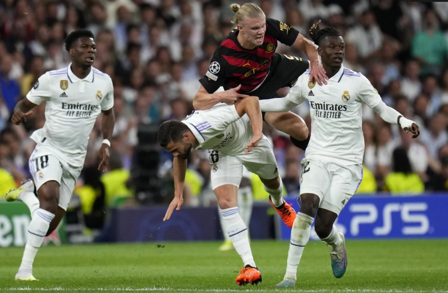 Đại chiến vòng 1/8 Champions League- Ảnh 1. Đại chiến vòng 1/8 Champions League- Ảnh 1.