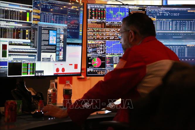 Xung đột tại Trung Đông: Chứng khoán giảm, vàng và dầu tăng giá- Ảnh 1. Xung đột tại Trung Đông: Chứng khoán giảm, vàng và dầu tăng giá- Ảnh 1.