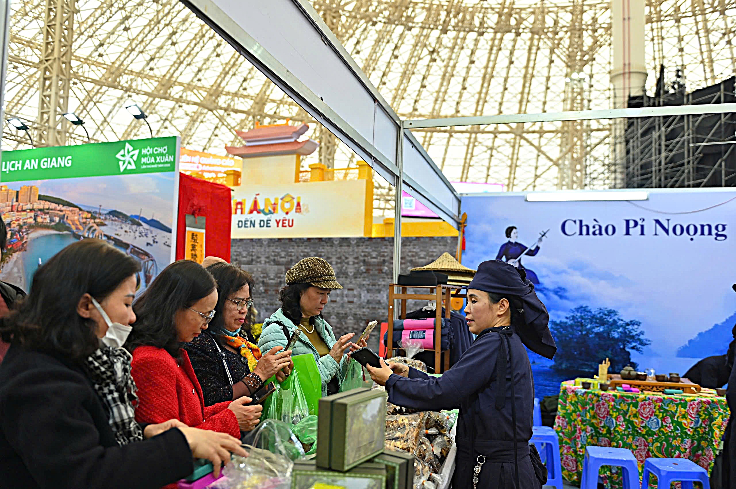 Người dân hào hứng săn ưu đãi đến 80% tại Hội chợ Mùa Xuân 2026- Ảnh 6.