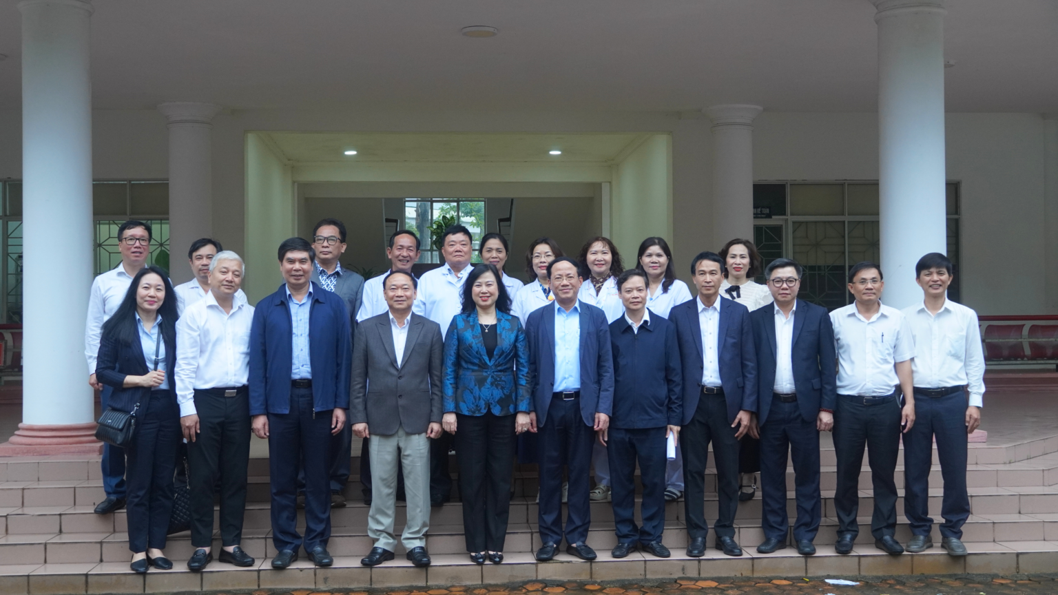 Bộ trưởng Đào Hồng Lan thăm, làm việc và chúc Tết Bệnh viện Phong-Da liễu Trung ương Quy Hòa- Ảnh 4.