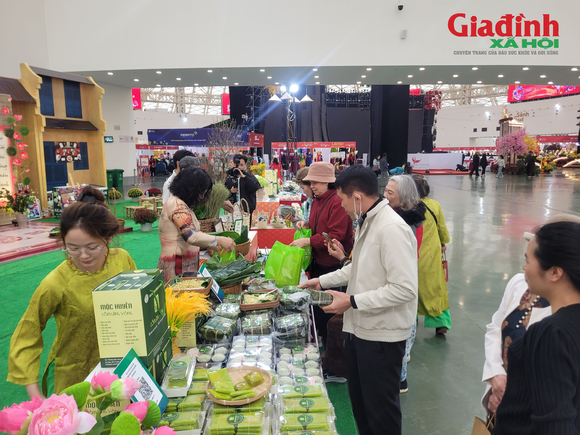 Khám phá không gian Hội chợ Mùa Xuân lần thứ nhất năm 2026, nhiều đặc sản địa phương hút khách- Ảnh 5.