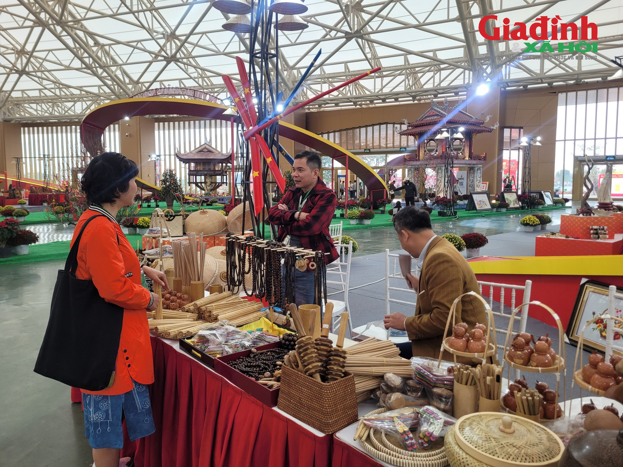 Khám phá không gian Hội chợ Mùa Xuân lần thứ nhất năm 2026, nhiều đặc sản địa phương hút khách- Ảnh 8.