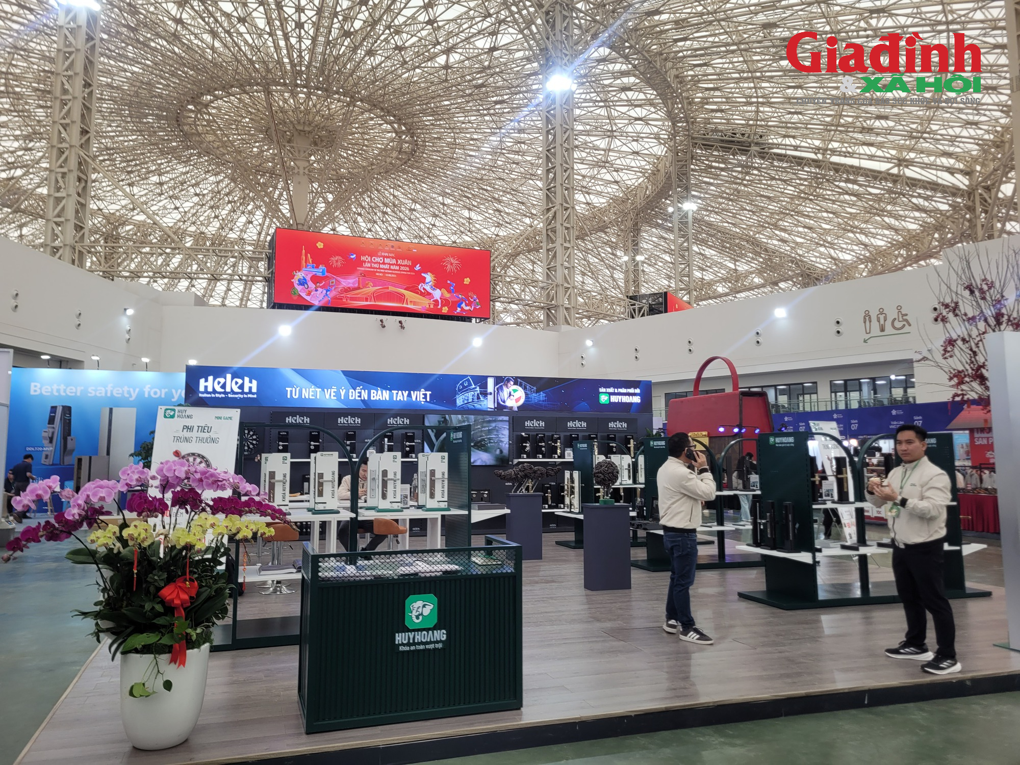 Khám phá không gian Hội chợ Mùa Xuân lần thứ nhất năm 2026, nhiều đặc sản địa phương hút khách- Ảnh 12.