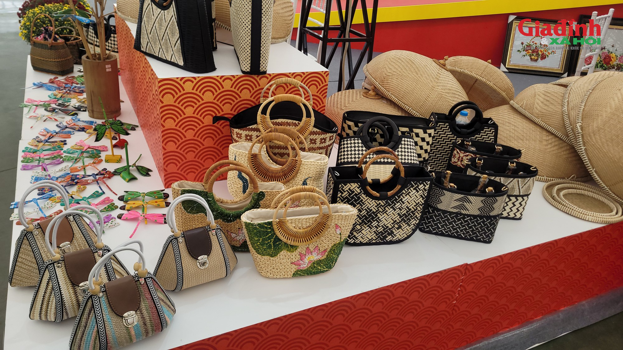 Khám phá không gian Hội chợ Mùa Xuân lần thứ nhất năm 2026, nhiều đặc sản địa phương hút khách- Ảnh 13.