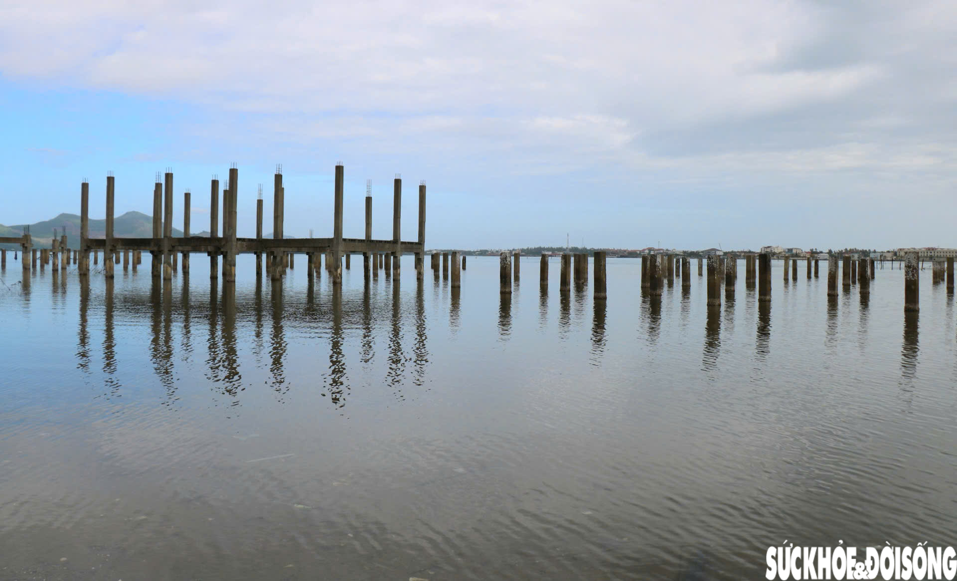 'Ma trận' cọc bê tông giữa 'tuyệt tình cốc' xứ Huế- Ảnh 4.