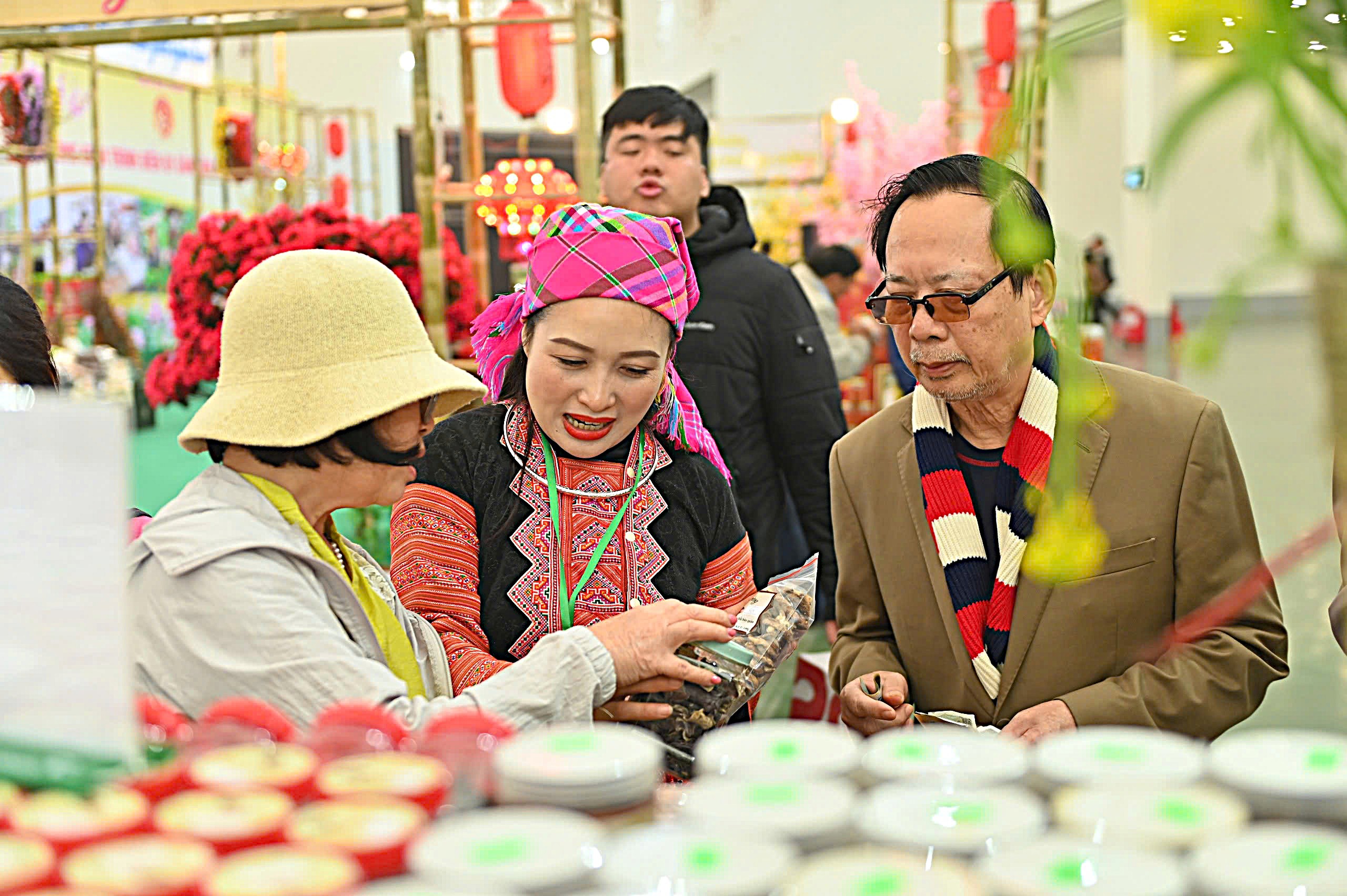 Người dân hào hứng săn ưu đãi đến 80% tại Hội chợ Mùa Xuân 2026- Ảnh 2.