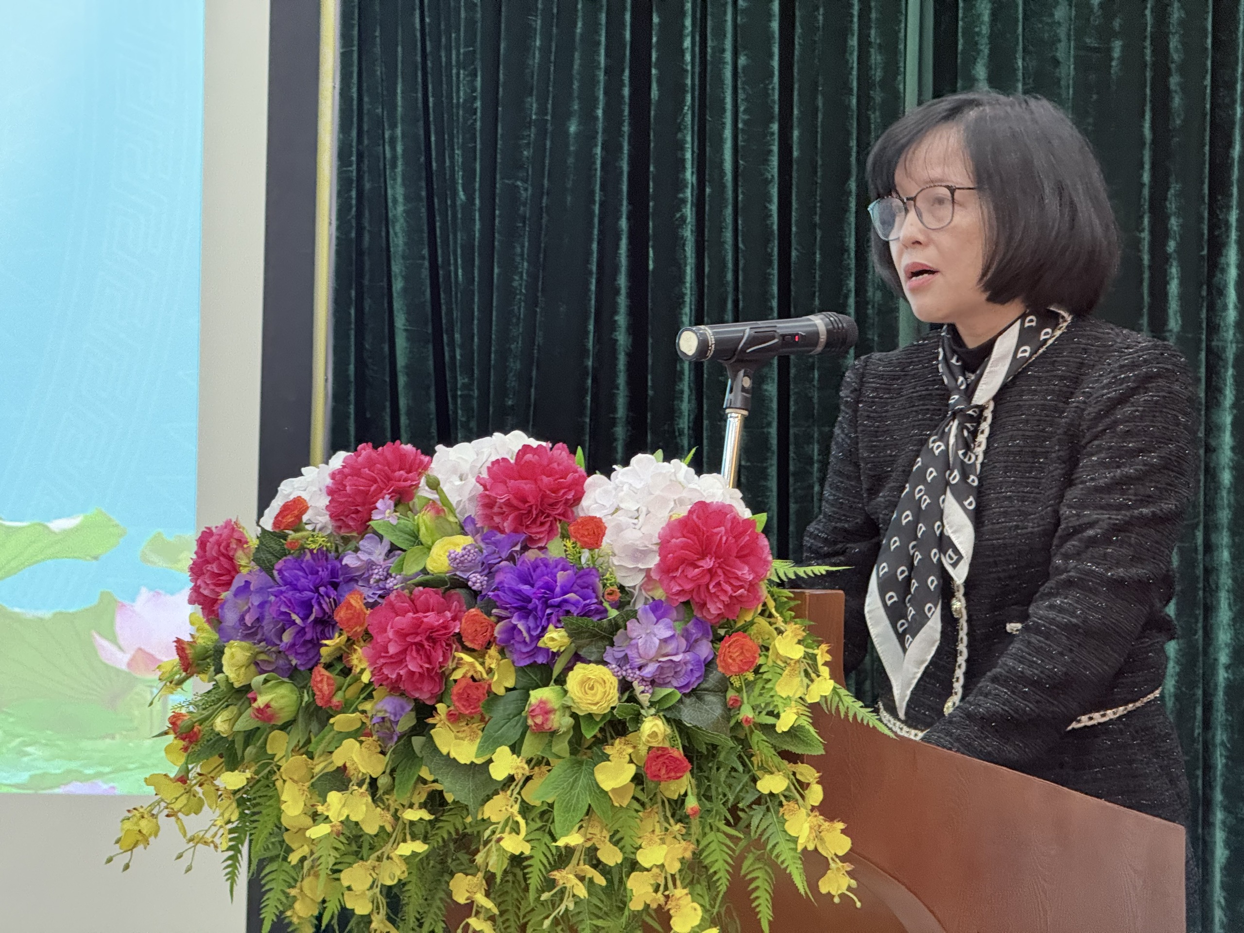 Thứ trưởng Nguyễn Thị Liên Hương chúc Tết Viện Chiến lược và Chính sách y tế- Ảnh 2.