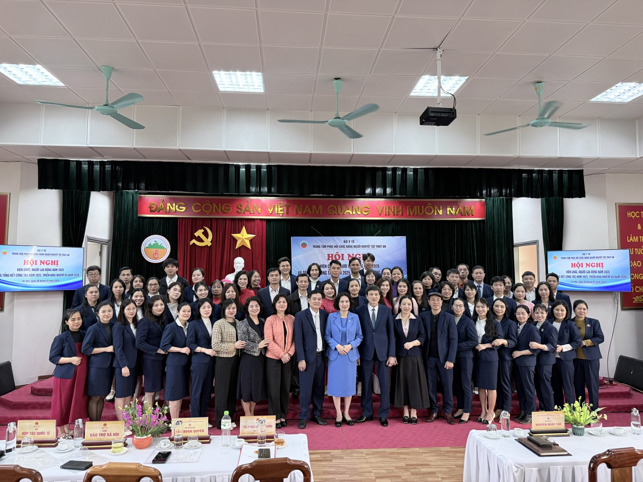 Thứ trưởng Bộ Y tế thăm, chúc Tết tại Trung tâm Phục hồi chức năng người khuyết tật Thụy An- Ảnh 4.