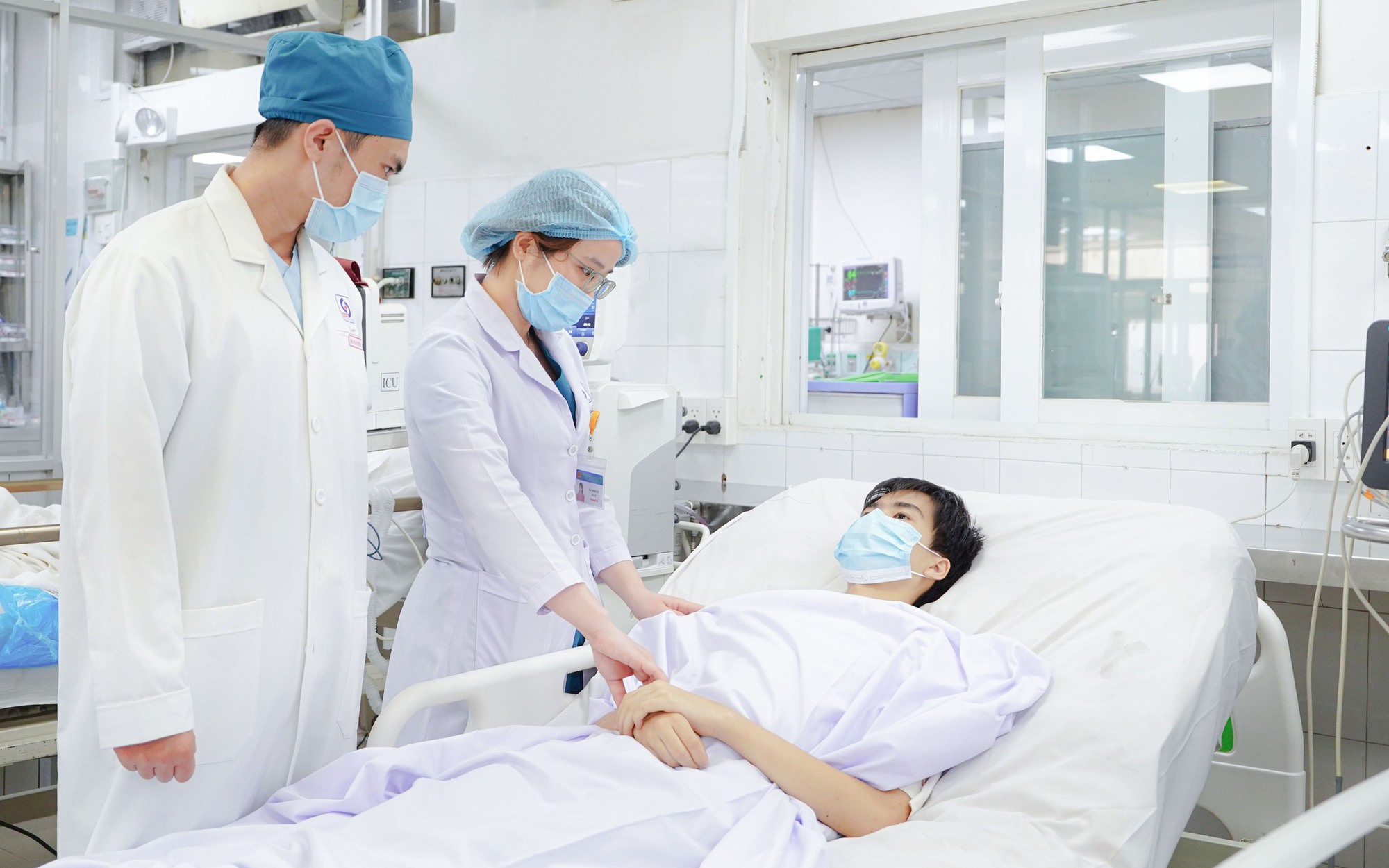 Cứu sống nam thiếu niên bị sốt xuất huyết biến chứng tan huyết cấp hiếm gặp 