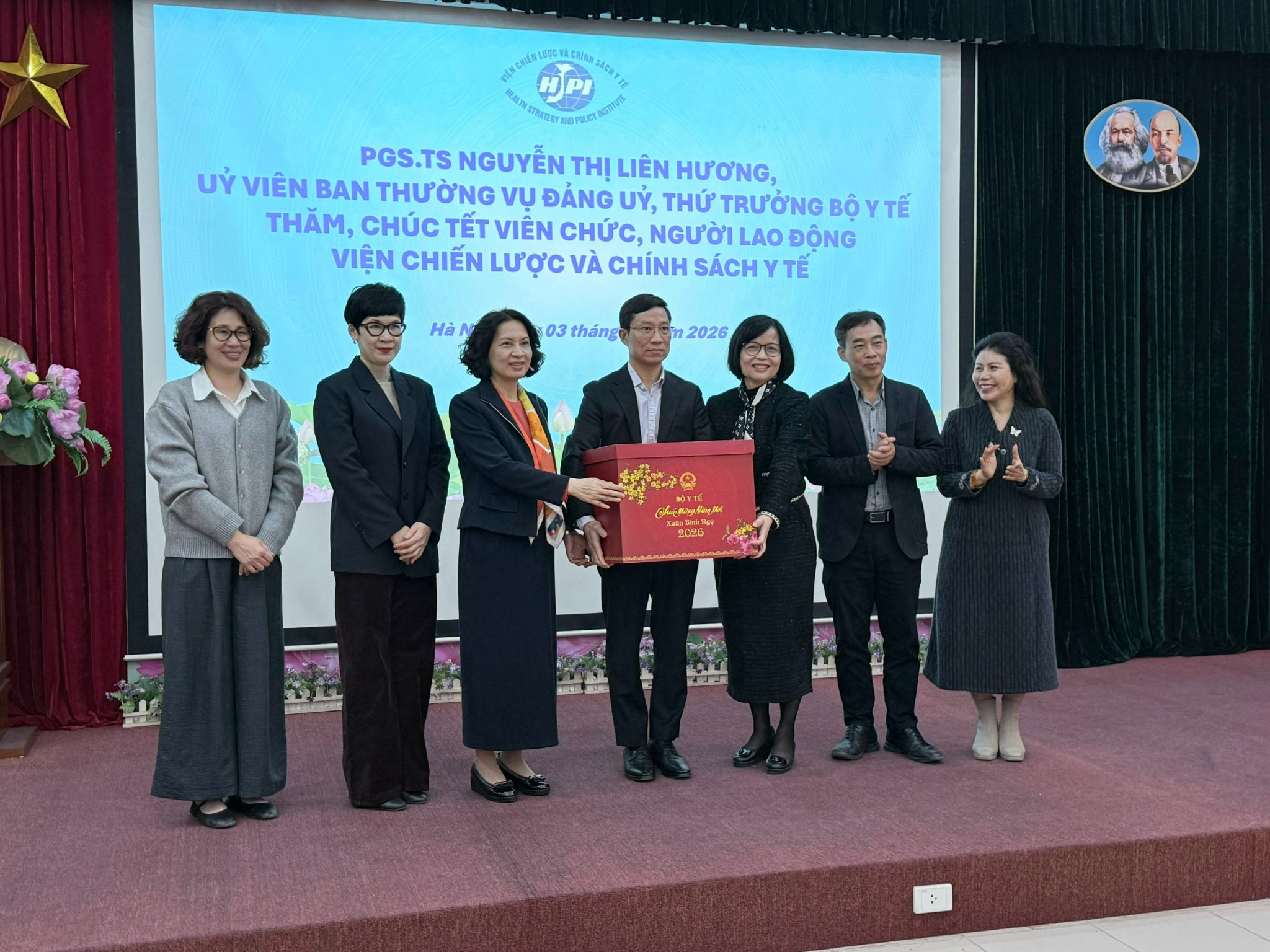 Thứ trưởng Nguyễn Thị Liên Hương chúc Tết Viện Chiến lược và Chính sách y tế- Ảnh 3.
