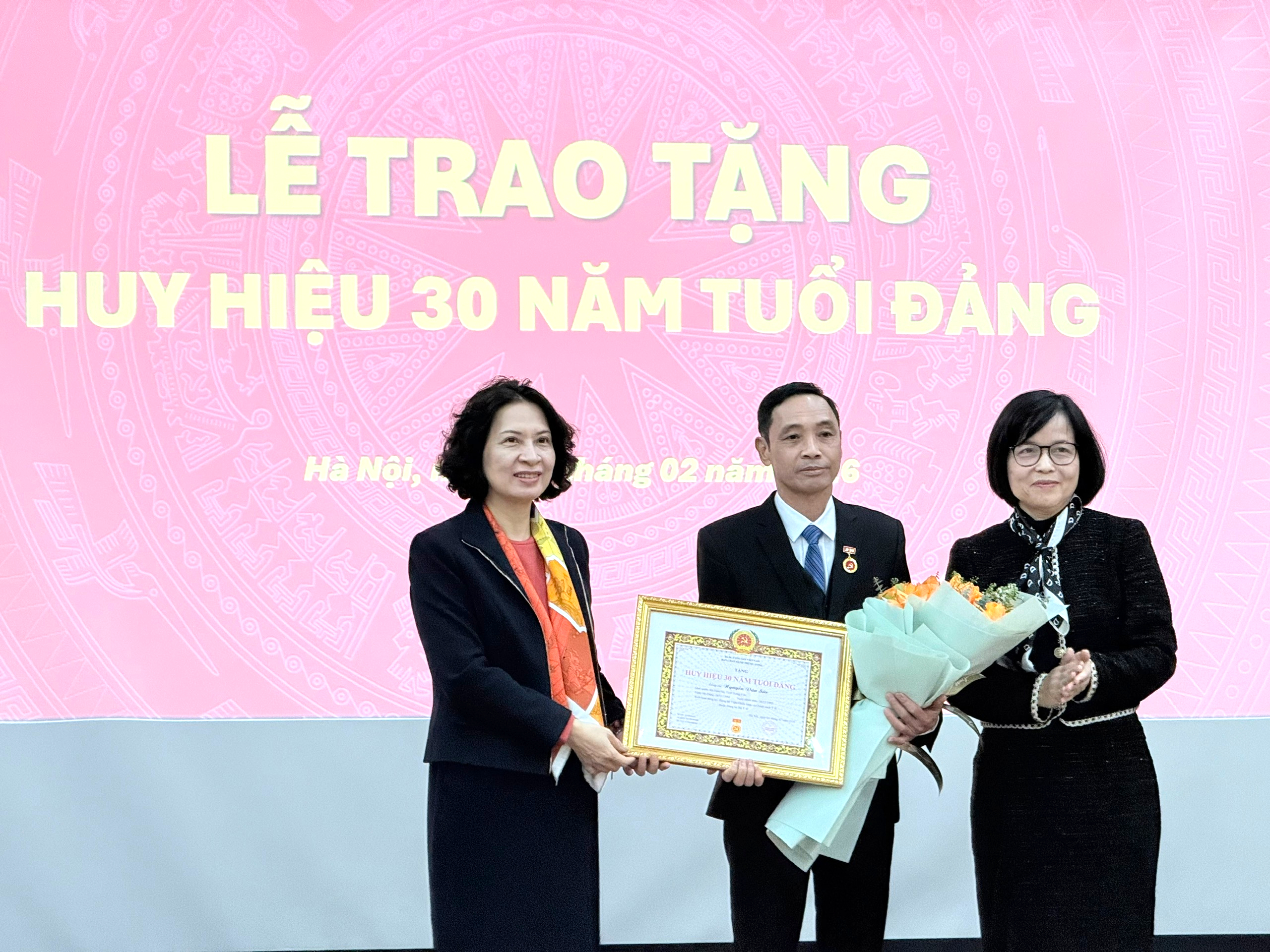 Thứ trưởng Nguyễn Thị Liên Hương chúc Tết Viện Chiến lược và Chính sách y tế- Ảnh 4.