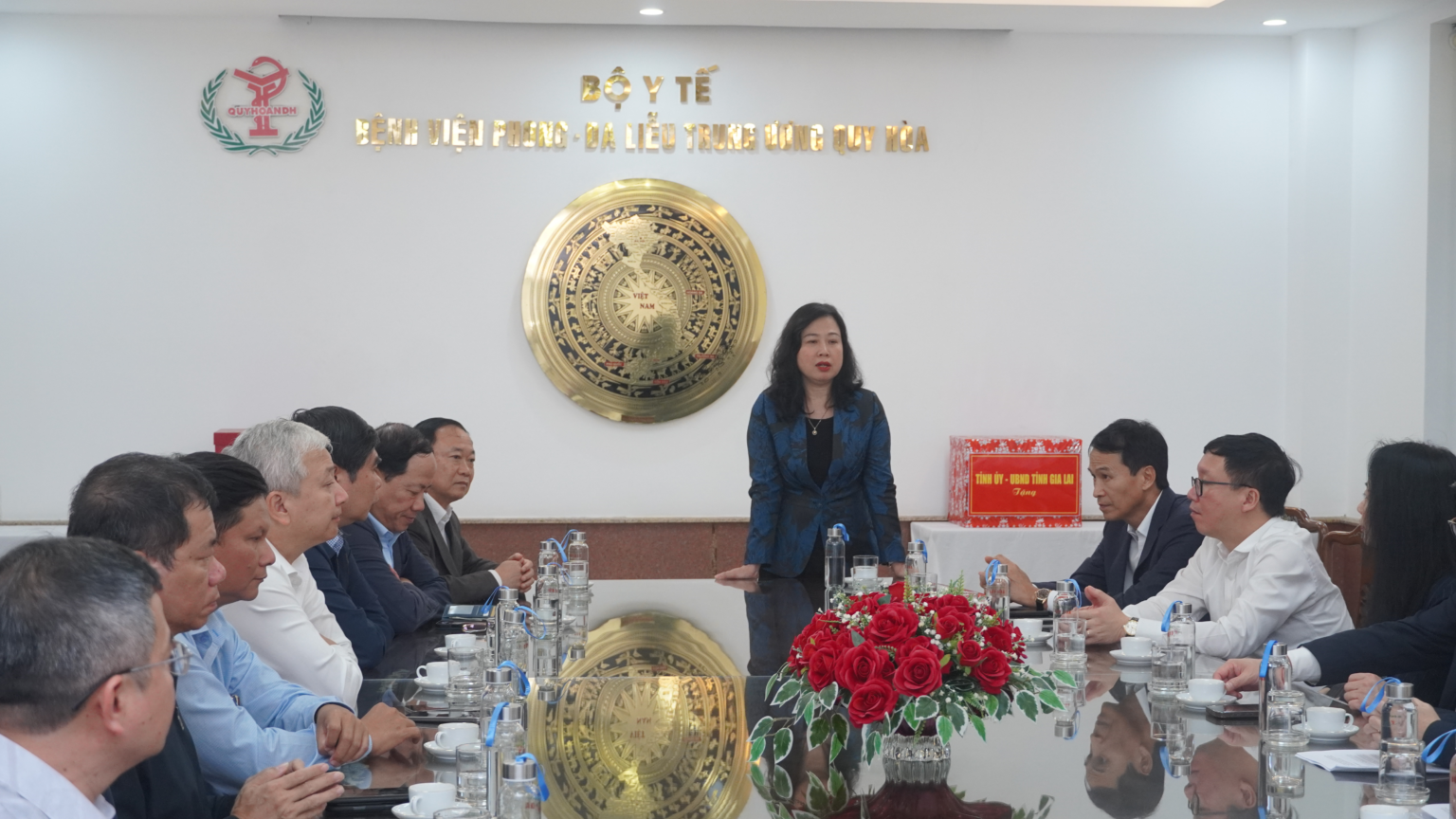 Bộ trưởng Đào Hồng Lan thăm, làm việc và chúc Tết Bệnh viện Phong-Da liễu Trung ương Quy Hòa- Ảnh 1.