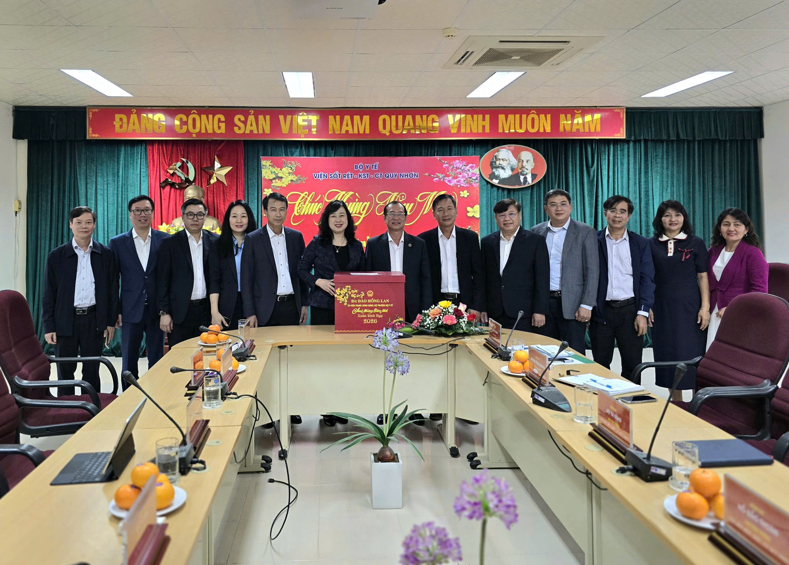 Bộ trưởng Bộ Y tế Đào Hồng Lan chúc Tết Viện Sốt rét - Ký sinh trùng - Côn trùng Quy Nhơn- Ảnh 3. Bộ trưởng Bộ Y tế Đào Hồng Lan chúc Tết Viện Sốt rét - Ký sinh trùng - Côn trùng Quy Nhơn- Ảnh 3.