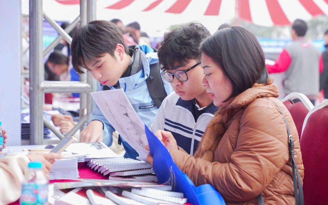 Siết chặt chất lượng xét tuyển học bạ năm 2026 bằng các môn học nền tảng- Ảnh 2. Ngưỡng 16 điểm xét học bạ liệu có quá cứng?