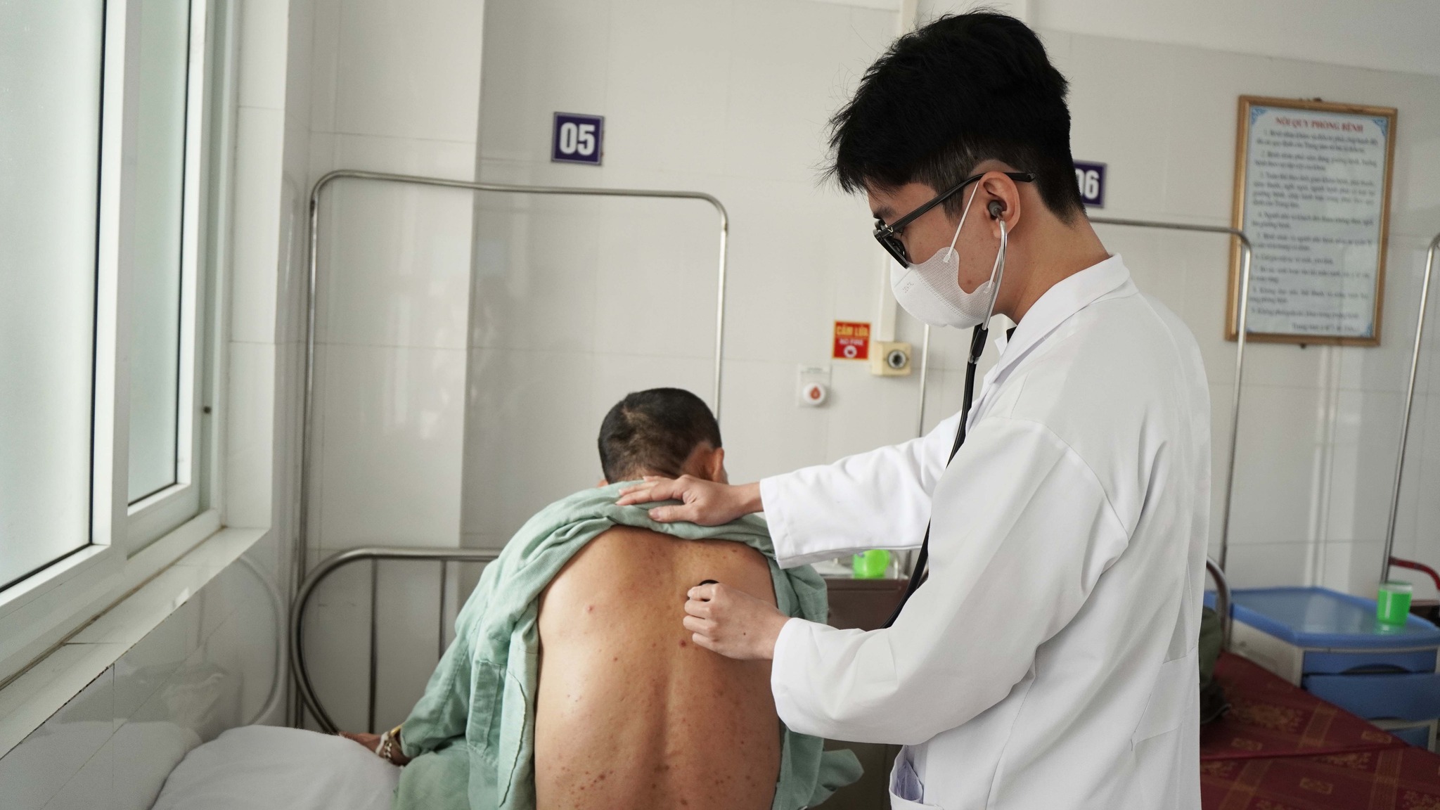 Người đàn ông ở Quảng Ninh bị nhiễm bệnh giun lươn với những triệu chứng dễ nhầm lẫn- Ảnh 1.