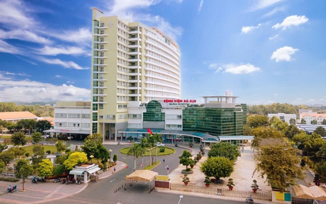 Nhiều người nhập viện nghi ngộ độc sau khi ăn bánh mì- Ảnh 2.