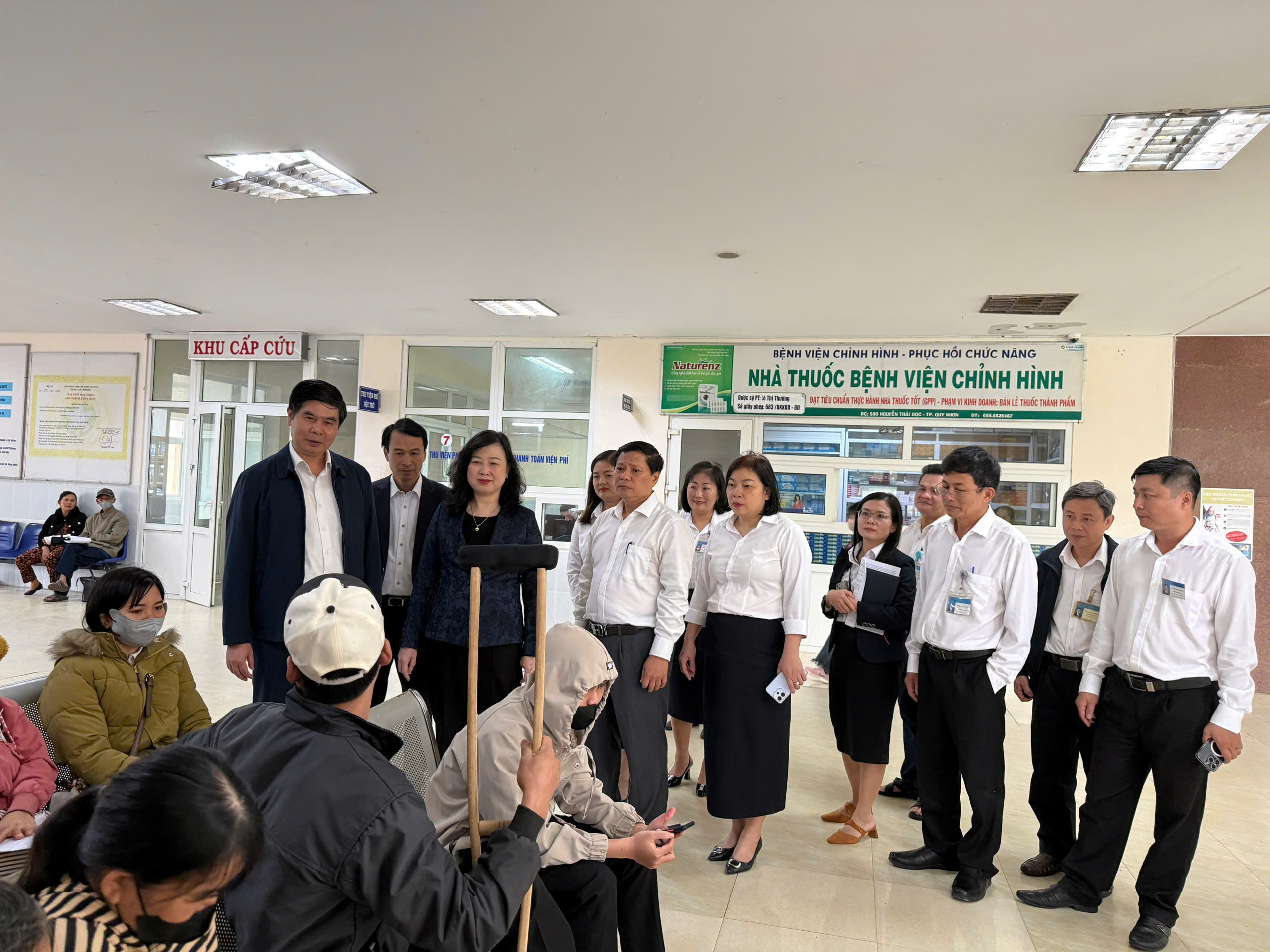 Bộ trưởng Đào Hồng Lan làm việc, chúc Tết Bệnh viện Chỉnh hình và Phục hồi chức năng Quy Nhơn- Ảnh 1.