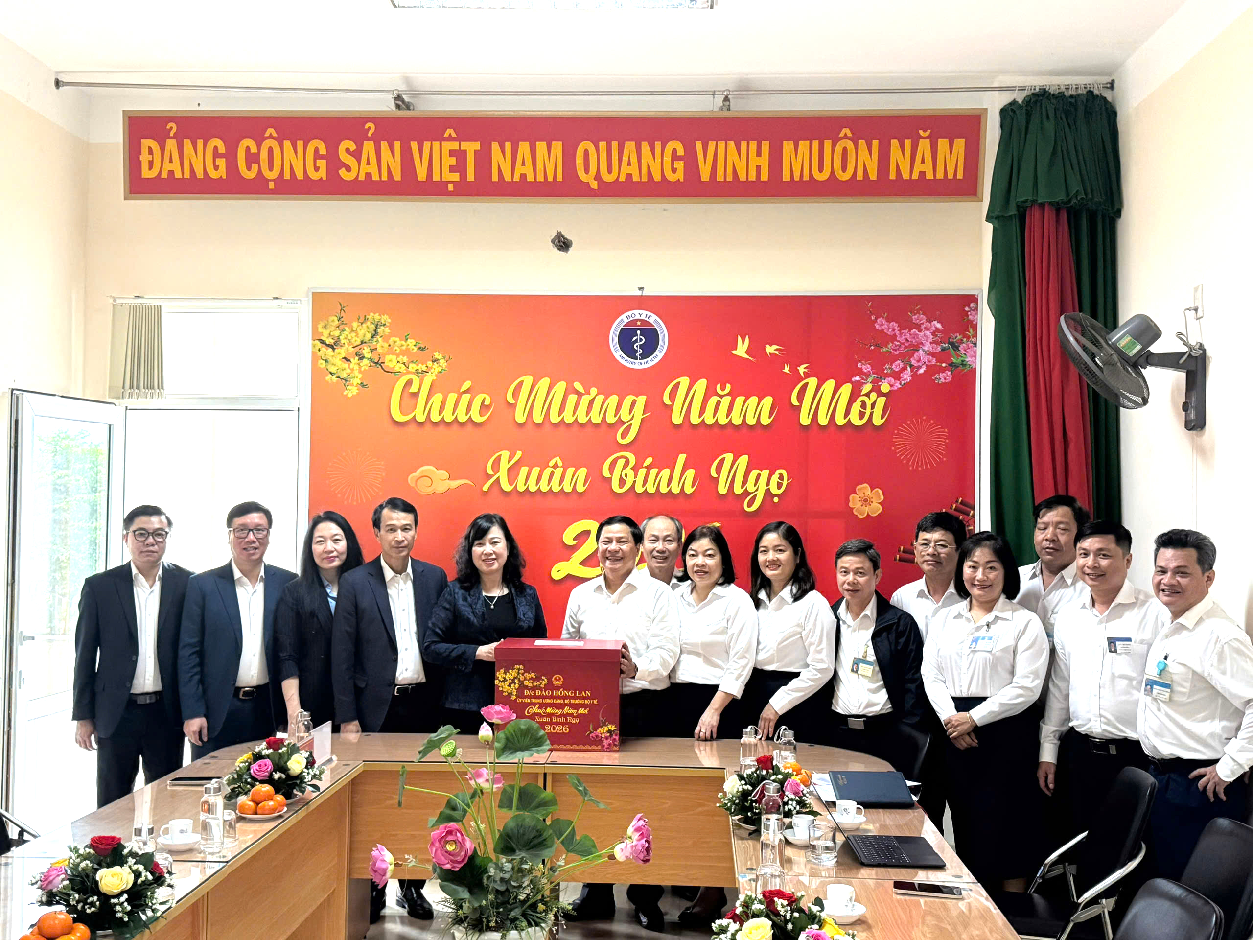 Bộ trưởng Đào Hồng Lan làm việc, chúc Tết Bệnh viện Chỉnh hình và Phục hồi chức năng Quy Nhơn- Ảnh 2.