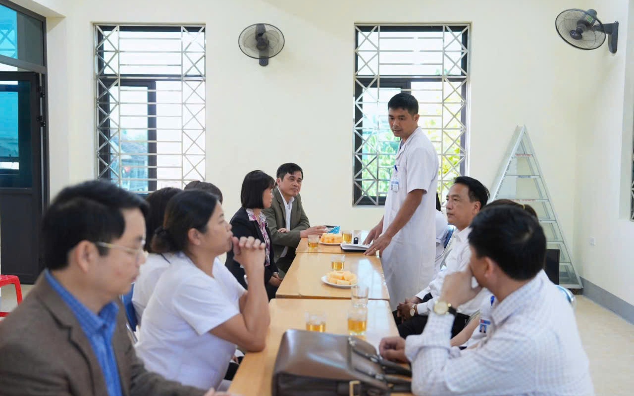 Giám đốc Sở Y tế Điện Biên kiểm tra trực cấp cứu, phòng dịch dịp Tết