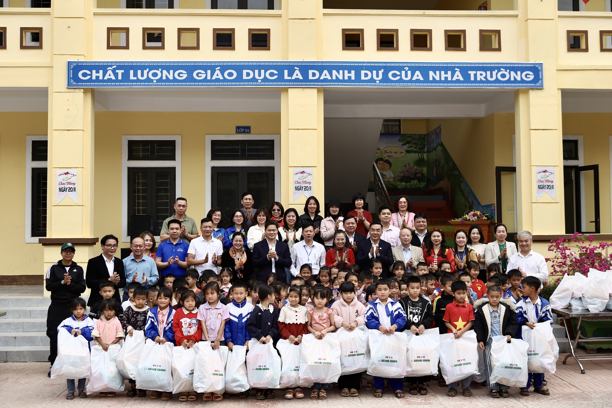 FPT Long Châu đồng hành cùng Báo Sức khỏe và Đời sống mang “Tết ấm vùng cao 2026” đến rẻo cao Nghệ An- Ảnh 3.