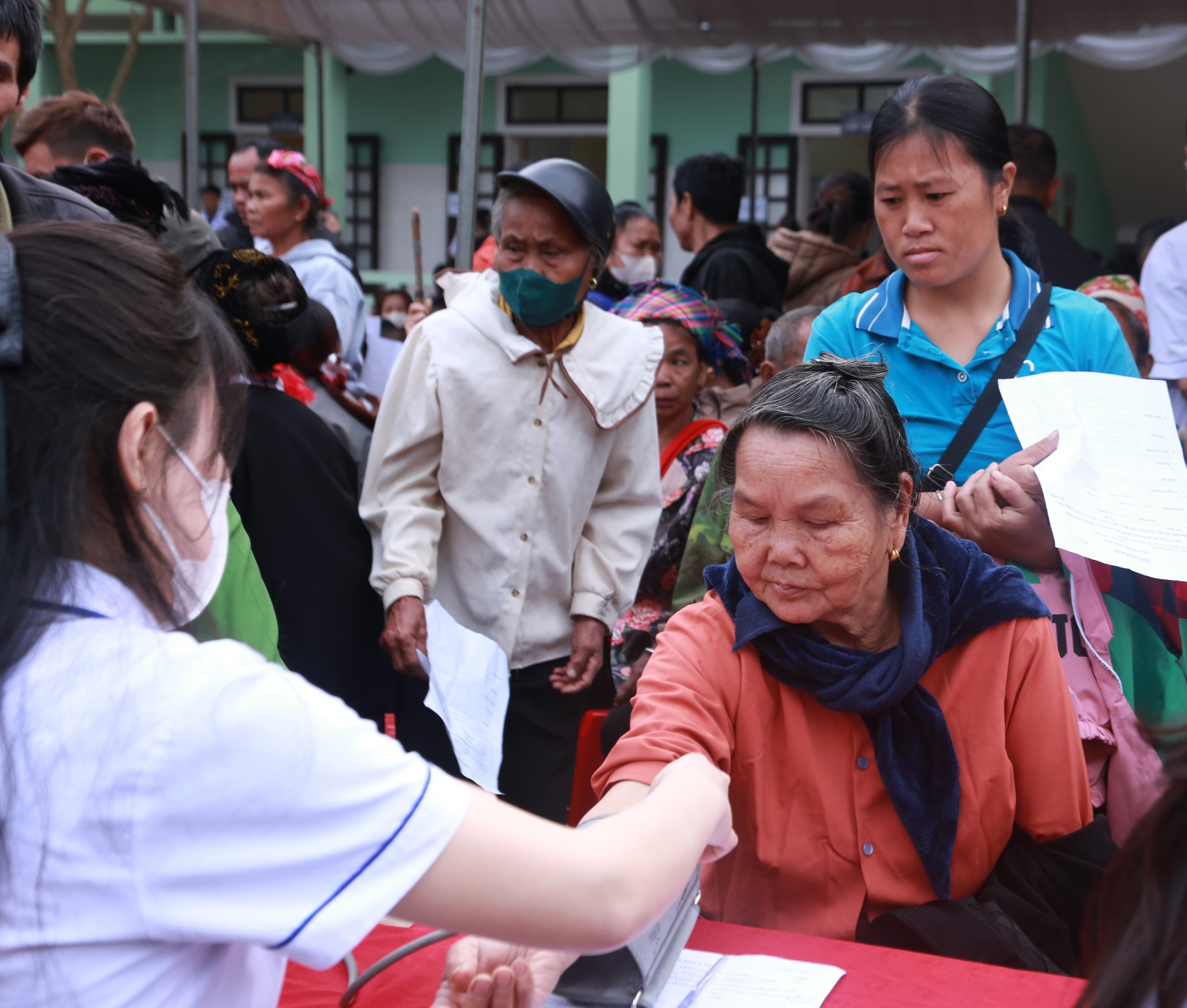 Longevity Medical Center đồng hành cùng Báo Sức khỏe và Đời sống lan tỏa tinh thần chăm sóc sức khỏe chủ động cho đồng bào vùng cao- Ảnh 5.