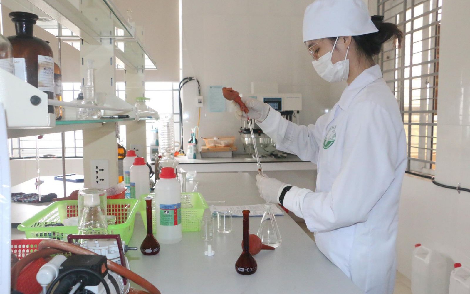 TPHCM tăng cường kiểm soát ATTP dịp Tết, mùa lễ hội- Ảnh 2.