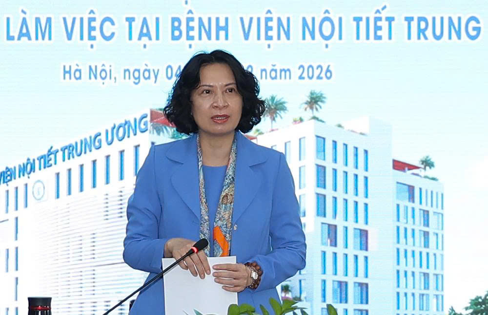 Thứ trưởng Nguyễn Thị Liên Hương thăm, chúc Tết y bác sĩ Bệnh viện Nội tiết Trung ương- Ảnh 3.